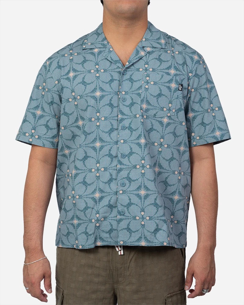 Lost Nifty Woven Sea Fog Camisa