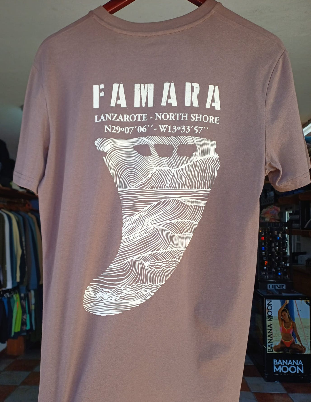 Famara Power Quilla Fin Camiseta Adulto Unisex Marrón